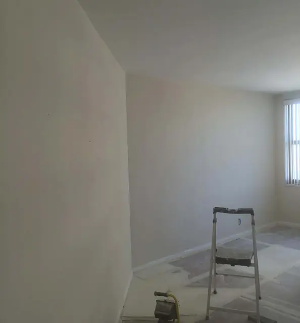 From texture to a flat coat — Walls and ceiling, ready for floors